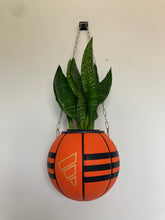 Charger l'image dans la galerie, decoration-nba-basket-sneakers-room-ballon-de-basketball-planter-pot-de-fleurs-adidas