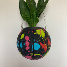 Charger l'image dans la galerie, decoration-nba-basket-sneakers-room-ballon-de-basketball-planter-pot-de-fleurs-original