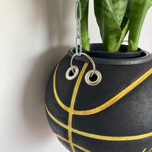 Charger l'image dans la galerie, decoration-nba-sneakers-room-ballon-de-basketball-planter-pot-de-fleurs-jordan