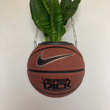 Charger l'image dans la galerie, decoration-nba-sneakers-room-ballon-de-basketball-planter-pot-de-fleurs-nike