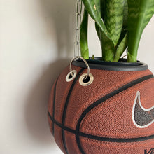 Charger l'image dans la galerie, decoration-nba-sneakers-room-ballon-de-basketball-planter-pot-de-fleurs-nike