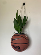 Charger l'image dans la galerie, decoration-nba-sneakers-room-ballon-de-basketball-planter-pot-de-fleurs-nike