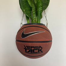 Charger l'image dans la galerie, decoration-nba-sneakers-room-ballon-de-basketball-planter-pot-de-fleurs-nike