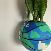 Charger l'image dans la galerie, decoration-nba-sneakers-room-basketball-planter