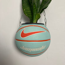 Charger l'image dans la galerie, decoration-nike-basket-ballon-de-basketball-planter-deco-pot-de-fleurs-swoosh-vert-menthe