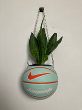 Charger l'image dans la galerie, decoration-nike-basket-ballon-de-basketball-planter-deco-pot-de-fleurs-swoosh-vert-menthe