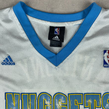 Charger l'image dans la galerie, maillot-de-basket-adidas-vintage-nuggets-anthony-15-nba-blanc