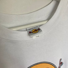 Charger l'image dans la galerie, t-shirt-homme-vintage-blanc-hard-rock-cafe-imprime-kowloon