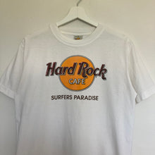 Charger l'image dans la galerie, t-shirt-homme-vintage-blanc-hard-rock-cafe-surfers-paradise