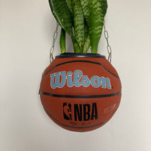 Charger l'image dans la galerie, decoration-basketball-planter-ballon-de-basket-wilson-grizzlies-pot-de-fleurs-original