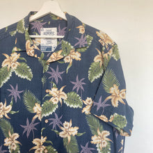 Charger l'image dans la galerie, chemise-hawaienne-a-fleurs-colorees-homme