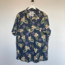 Charger l'image dans la galerie, chemise-hawaienne-a-fleurs-colorees-homme