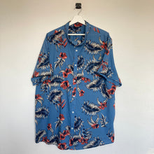 Charger l'image dans la galerie, chemise-hawaienne-a-fleurs-homme-bleue