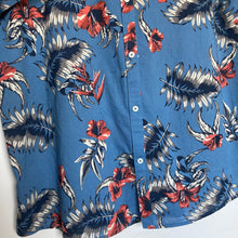 Charger l'image dans la galerie, chemise-hawaienne-a-fleurs-homme-bleue