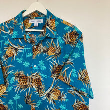 Charger l'image dans la galerie, chemise-hawaienne-a-fleurs-homme-motifs-ananas