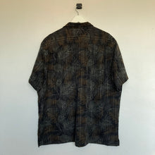 Charger l'image dans la galerie, chemise-hawaienne-a-fleurs-homme-noire