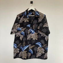 Charger l'image dans la galerie, chemise-hawaienne-a-fleurs-homme-noire-et-bleue
