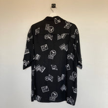 Charger l'image dans la galerie, chemise-hawaienne-a-motifs-homme-noire
