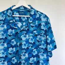 Charger l'image dans la galerie, chemise-hawaienne-homme-a-fleurs-bleue