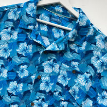 Charger l'image dans la galerie, chemise-hawaienne-homme-a-fleurs-bleue