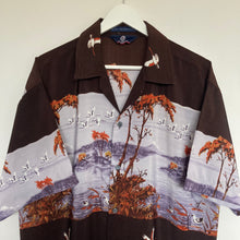 Charger l'image dans la galerie, chemise-hawaienne-homme-asiatique