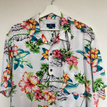 Charger l'image dans la galerie, chemise-hawaienne-homme-blanche