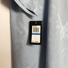 Charger l'image dans la galerie, chemise-hawaienne-homme-en-soie-bleu-clair-motifs-palmiers