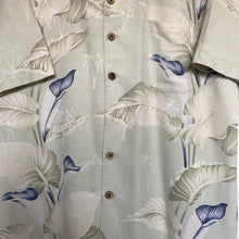 Charger l'image dans la galerie, chemise-hawaienne-homme-en-soie-fleurs-colorees
