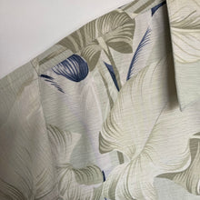 Charger l'image dans la galerie, chemise-hawaienne-homme-en-soie-fleurs-colorees