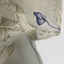 Charger l'image dans la galerie, chemise-hawaienne-homme-en-soie-fleurs-colorees