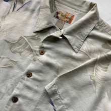 Charger l'image dans la galerie, chemise-hawaienne-homme-en-soie-fleurs-colorees