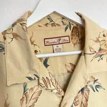 Charger l'image dans la galerie, chemise-hawaienne-homme-en-soie-jaune