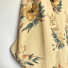Charger l'image dans la galerie, chemise-hawaienne-homme-en-soie-jaune