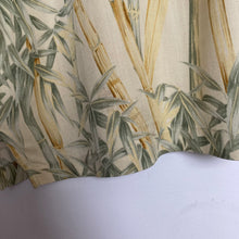 Charger l'image dans la galerie, chemise-hawaienne-homme-en-soie-jaune