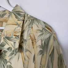 Charger l'image dans la galerie, chemise-hawaienne-homme-en-soie-jaune