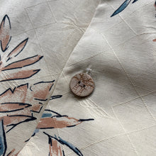 Charger l'image dans la galerie, chemise-hawaienne-homme-en-soie-jaune