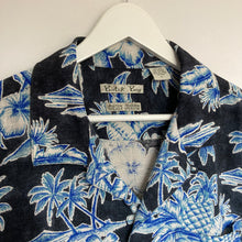 Charger l'image dans la galerie, chemise-hawaienne-homme-en-soie-noire-et-bleue