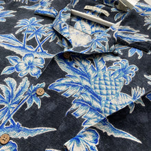 Charger l'image dans la galerie, chemise-hawaienne-homme-en-soie-noire-et-bleue