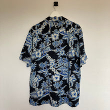 Charger l'image dans la galerie, chemise-hawaienne-homme-en-soie-noire-et-bleue