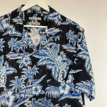 Charger l'image dans la galerie, chemise-hawaienne-homme-en-soie-noire-et-bleue