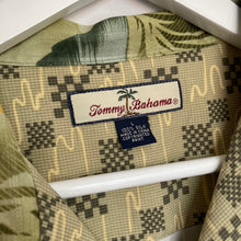 Charger l'image dans la galerie, chemise-hawaienne-homme-en-soie-tommy-bahama-vintage