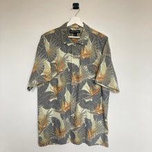 Charger l'image dans la galerie, chemise-hawaienne-homme-grise