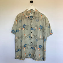 Charger l'image dans la galerie, chemise-hawaienne-homme-a-fleurs-en-lin