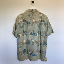 Charger l'image dans la galerie, chemise-hawaienne-homme-a-fleurs-en-lin