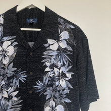 Charger l'image dans la galerie, chemise-hawaienne-homme-noire