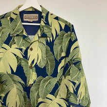 Charger l'image dans la galerie, chemise-hawaienne-homme-vintage-en-soie