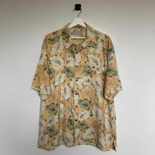 Charger l'image dans la galerie, chemise-hawaienne-homme-vintage-soie
