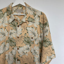 Charger l'image dans la galerie, chemise-hawaienne-homme-vintage-soie