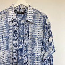 Charger l'image dans la galerie, chemise-hawaienne-vintage-a-motifs-homme-bleue