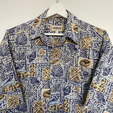 Charger l'image dans la galerie, chemise-hawaienne-vintage-a-motifs-homme-multicolore